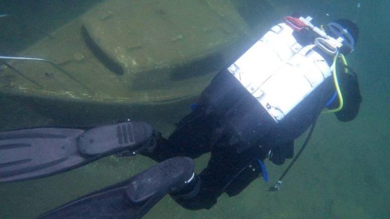 Twin set diver on twin set course
